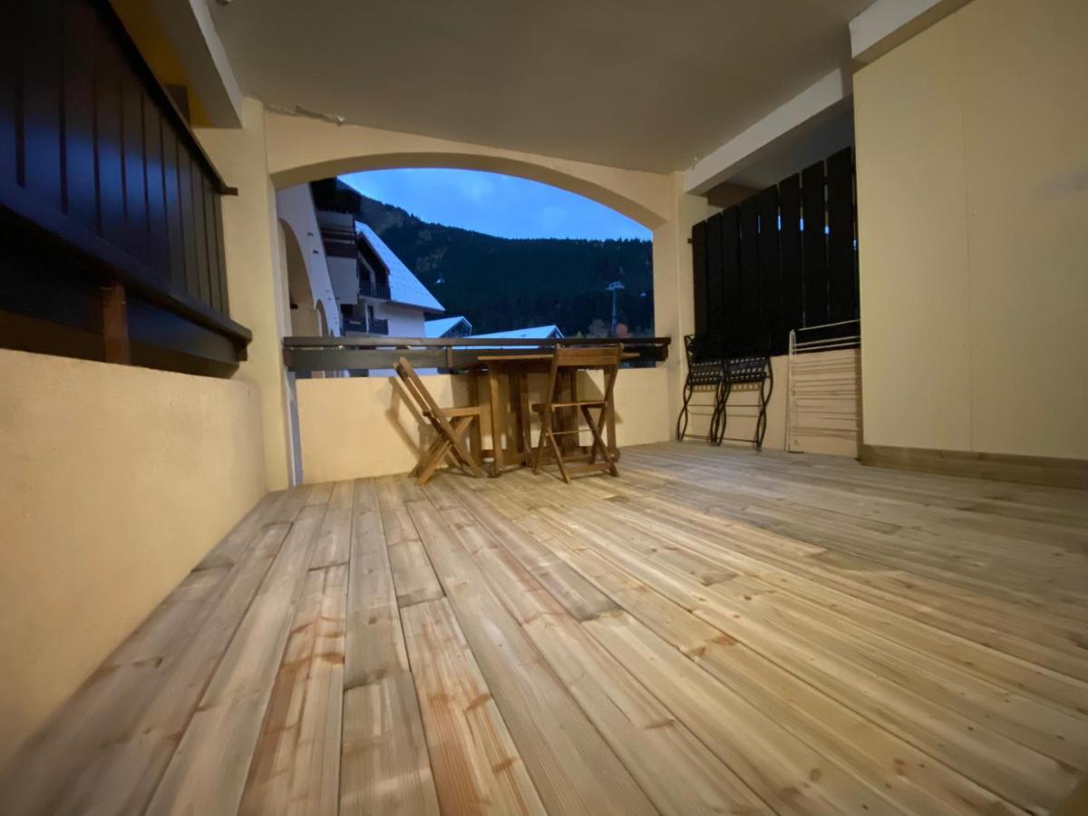 Poutran 2, Studio 4 Personnes Au Pied Des Pistes Avec Grande Terrasse Oz Kültér fotó
