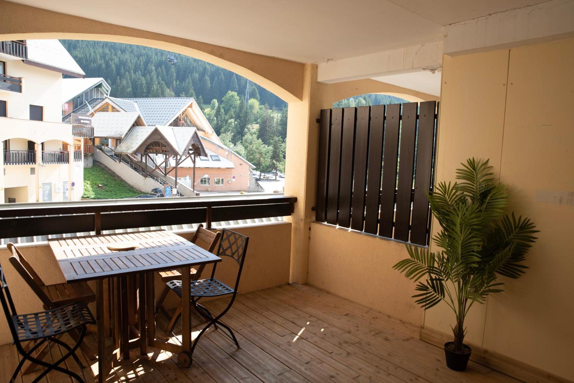 Poutran 2, Studio 4 Personnes Au Pied Des Pistes Avec Grande Terrasse Oz Kültér fotó